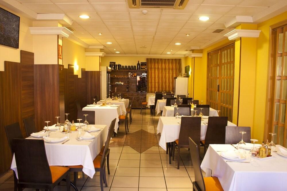 Hostal Valdepenas By Bossh Hotels Exterior foto